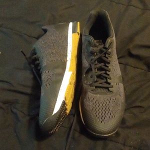 Euc Reebok mens sneakers